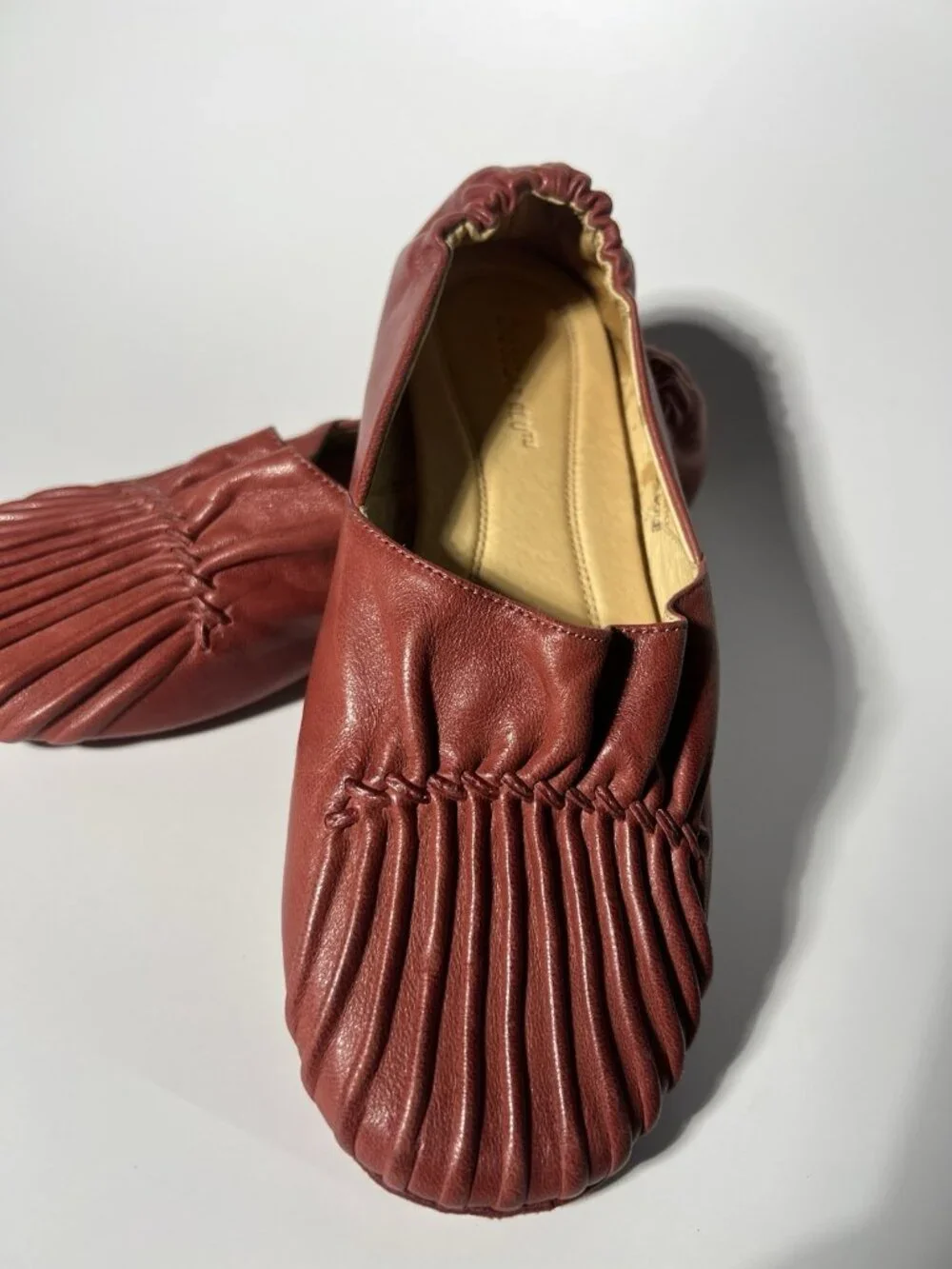 Chocolat Blu Women’s Flats 8.5 M Red Pleated Leather Round Toe Slip-On Shoes